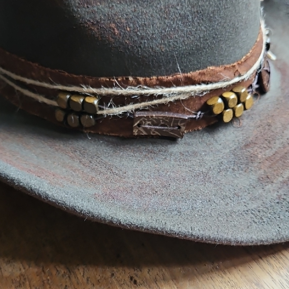 Source Unknown Rustic Gray Hat with Feather Detail - image 4